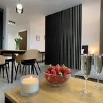 Urban Apartments - Opolska 10 No 90 - Rooftop Garden - 2 Free Garages * 카토비체