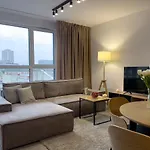 Urban Apartments - Opolska 10 No 90 - Rooftop Garden - 2 Free Garages * 카토비체